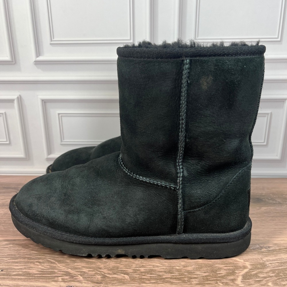 UGG Classic Short II Boots Women Black Suede Sheepskin 1017703K Size 6 - Picture 7 of 16